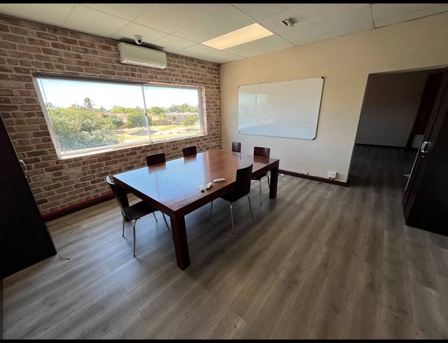 200M² OFFICE TO LET IN PARKLANDS